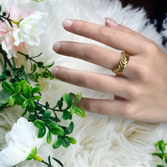 Stainless Steel Gold Toned Adjustable Size Rings (R22) - Picture 2 of 6